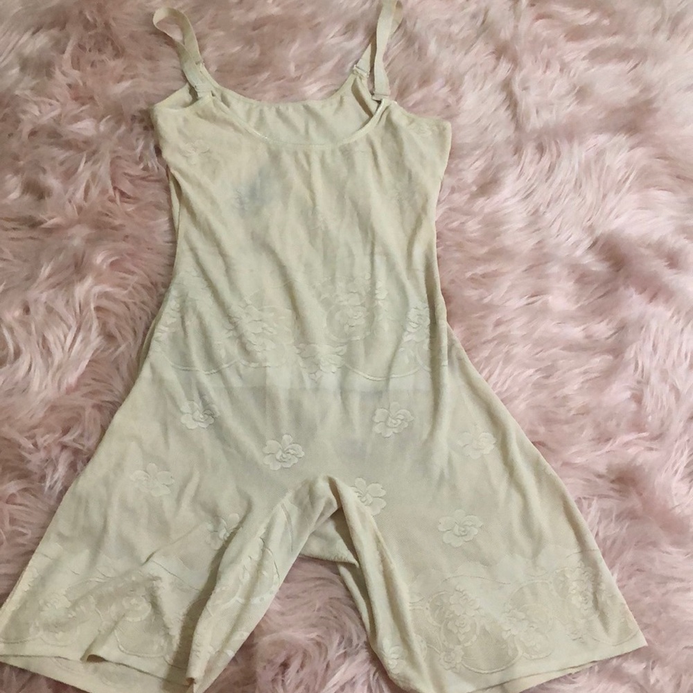 Light compression garment